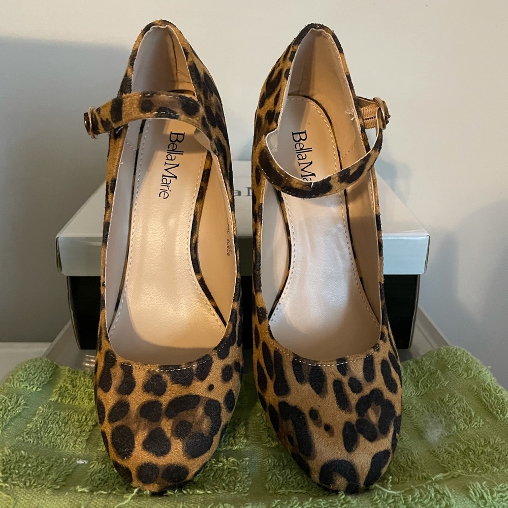 Leopard suede platform shoes